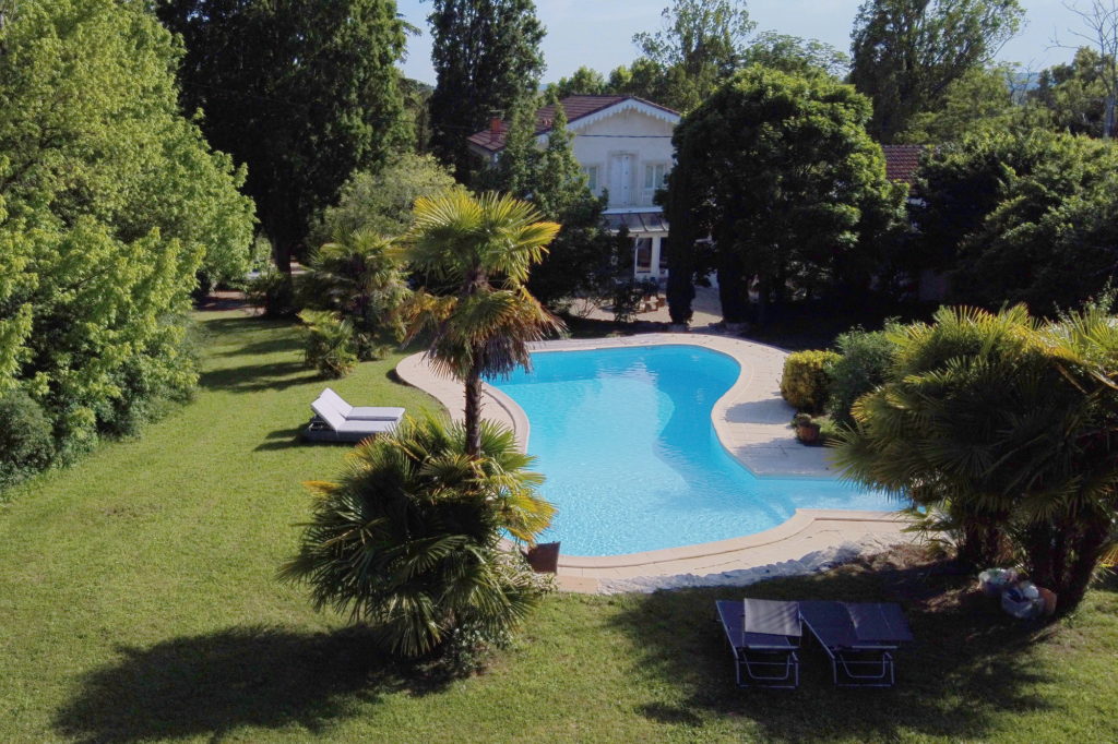 Villa Les Roses. Mézin. Nérac. Vacances piscine privée. 8 pers. Gascogne Collection & Isasouri photographie Gers
