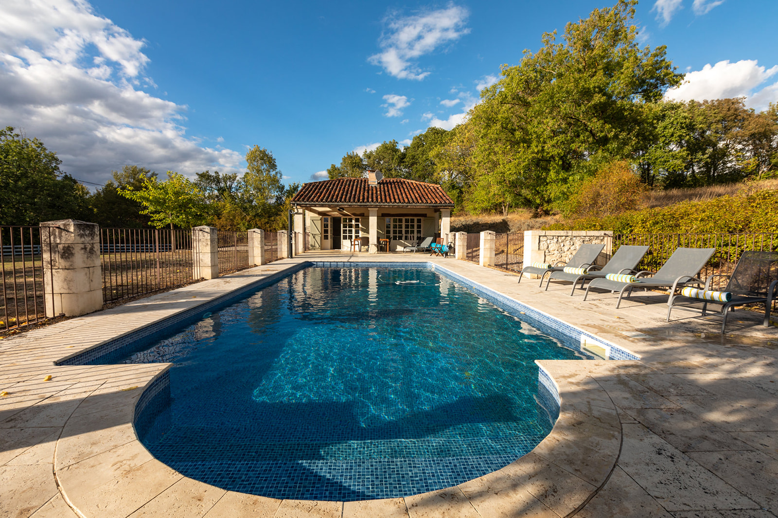 luxury holidays houses in france -private pool - ©Gascogne Collection