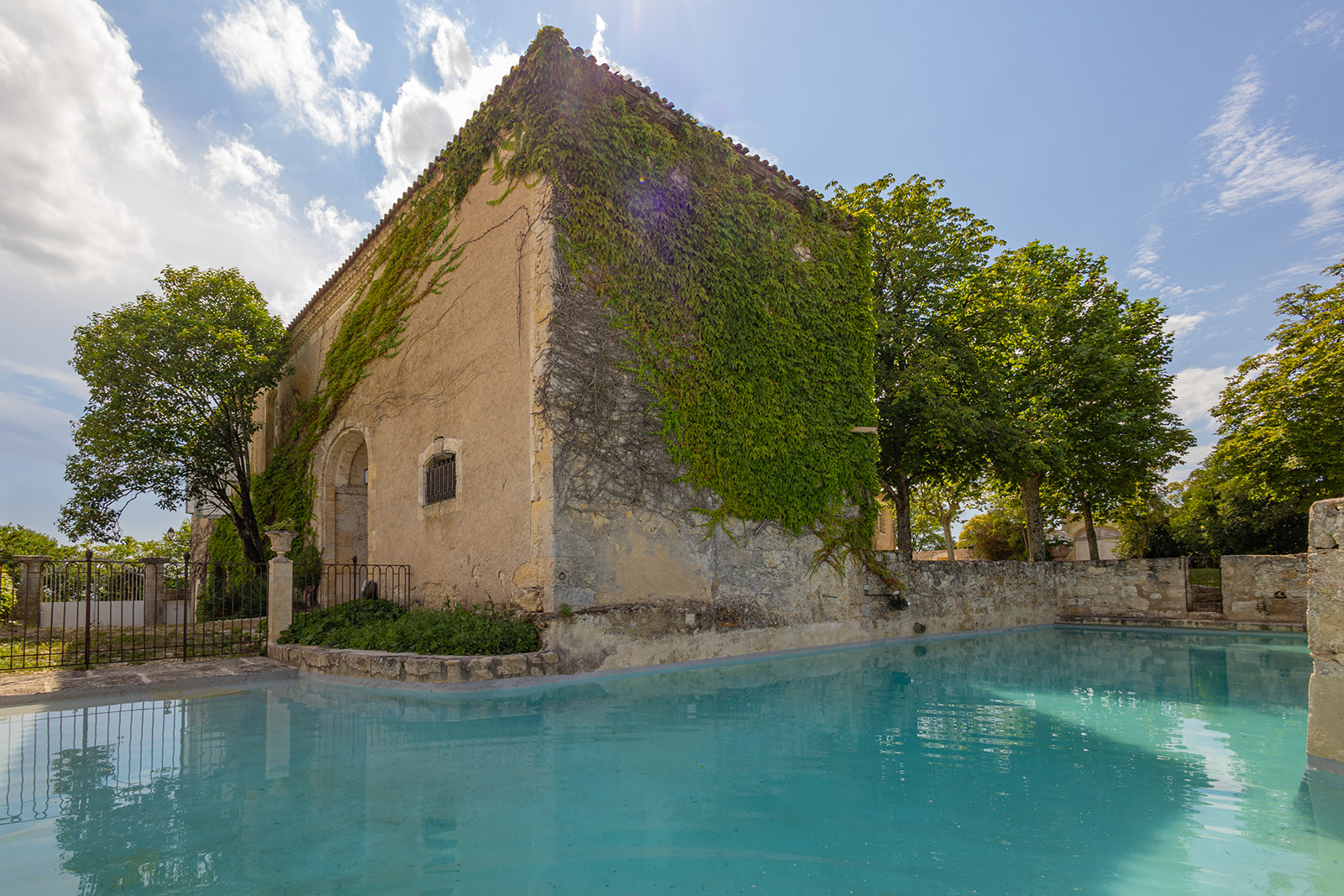 Château Gascogne - Saint Puy - 10 personnes - piscine XL et vue dominante ©Gascognecollection