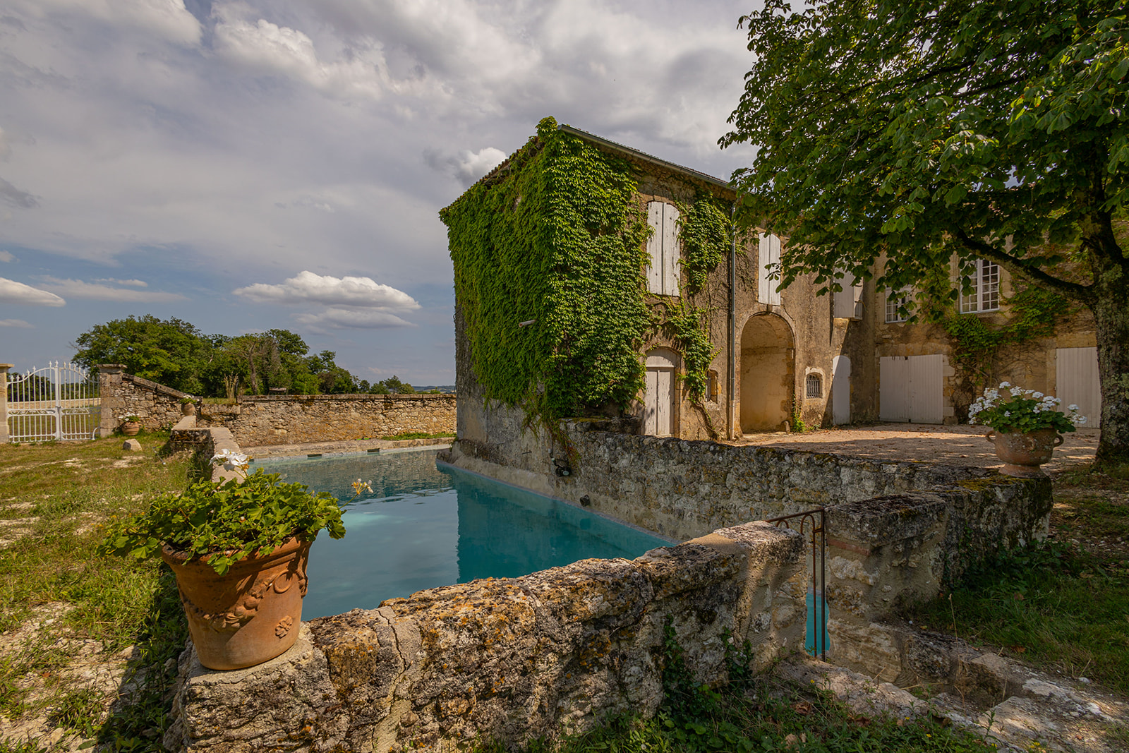 Château Gascogne - Saint Puy - 10 personnes - piscine XL et vue dominante ©Gascognecollection