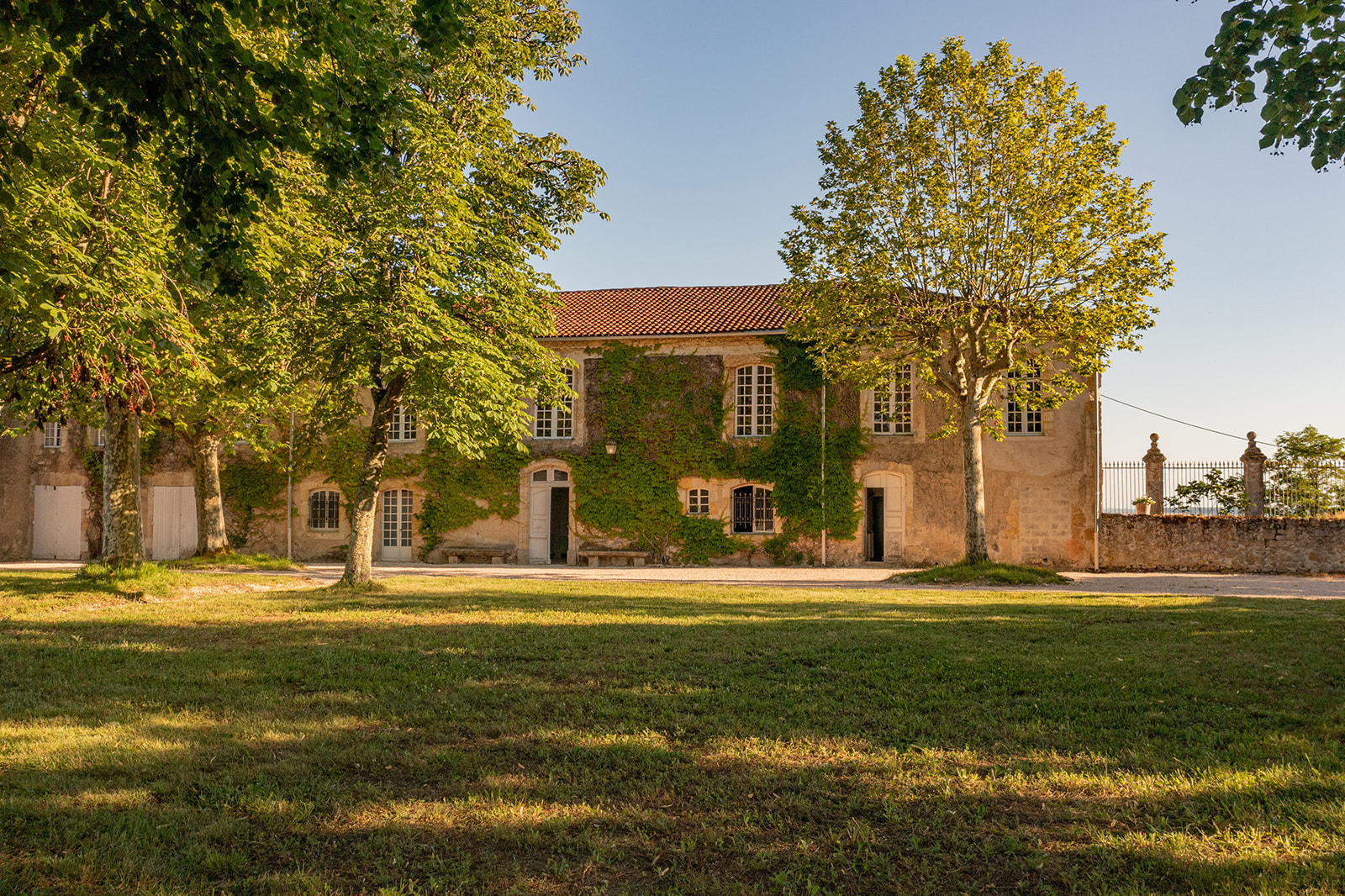 Château Gascogne - Saint Puy - 10 personnes - piscine XL et vue dominante ©Gascognecollection