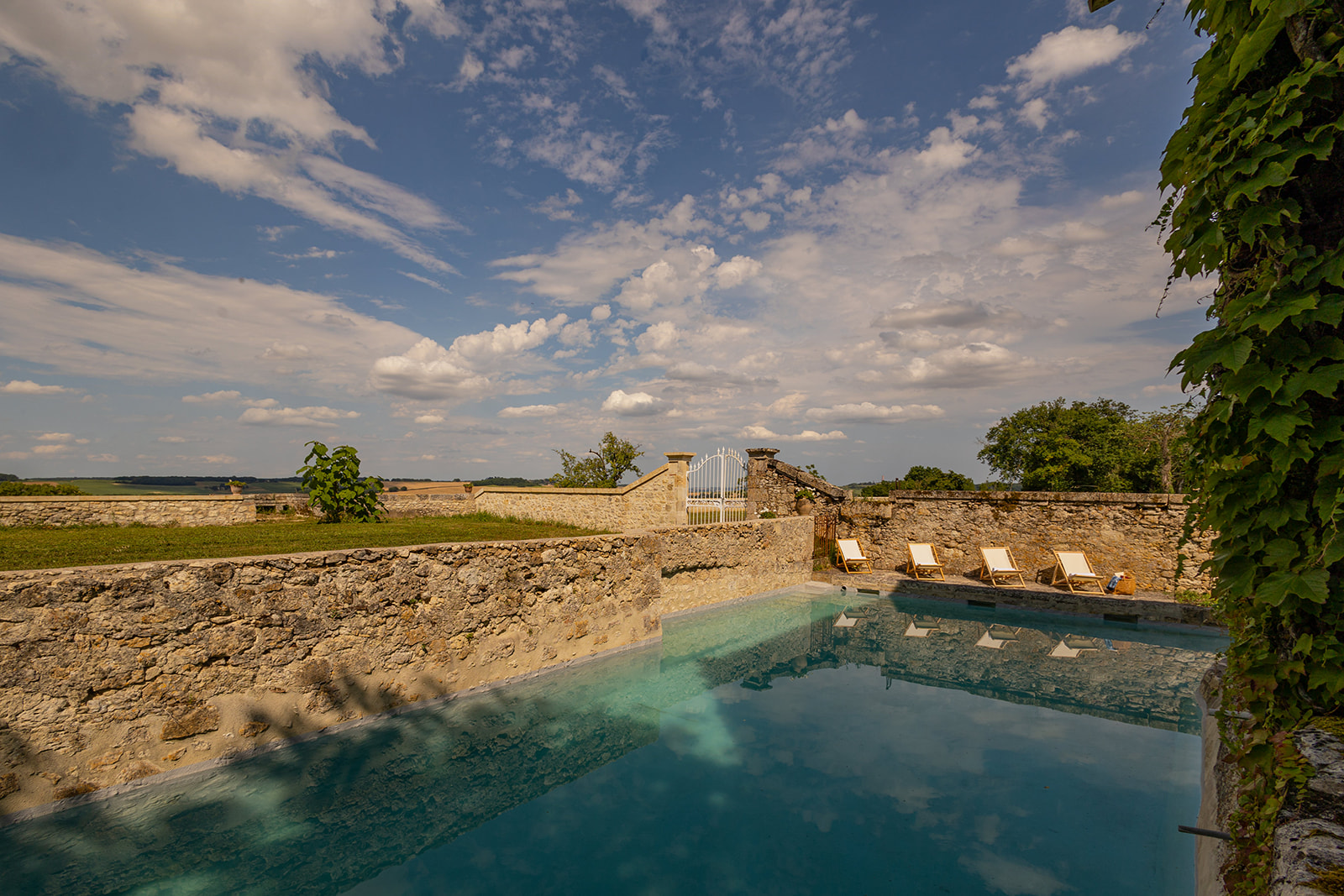 Château Gascogne - Saint Puy - 10 personnes - piscine XL et vue dominante ©Gascognecollection